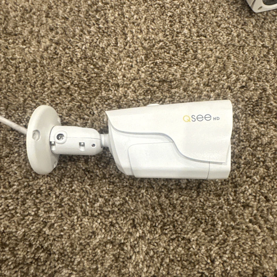 Q-See QCN8033B HD POE Cámara de Seguridad Color 3MP / IP66 / Visión Nocturna Lote de 2 Foto 2 de 4