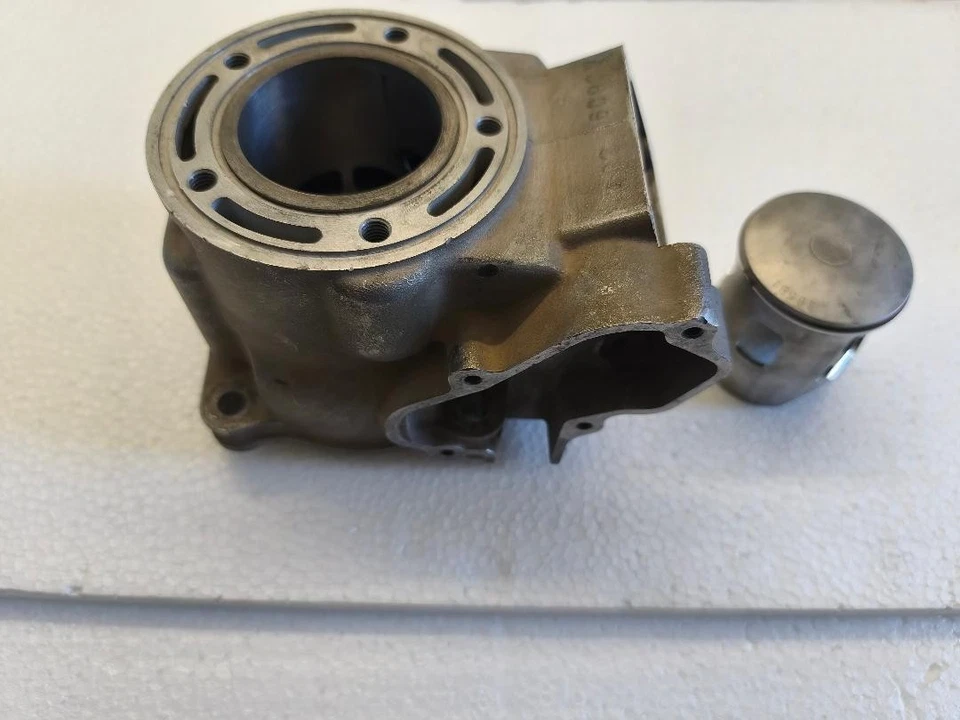 Cylindre + piston + joints pour la YAMAHA 125 YZ 1997 réf 4SS-11311-01 - Photo 1/4