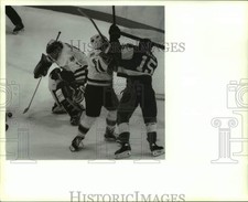 1993 Press Photo Union College hockey game action in Schenectady, New York
