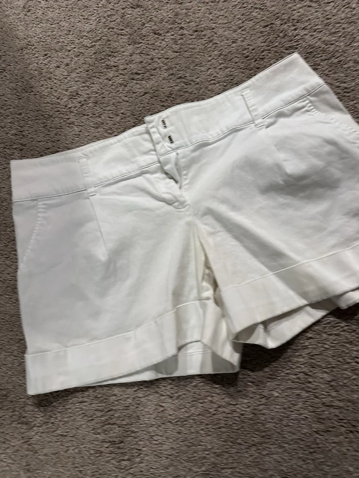 Pantalones cortos chinos plisados Metro 7 para mujer ~ talla 14 ~ blancos ~ ins. 4" ~ Puños ~ Usado en Excelente Condición Foto 2 de 4