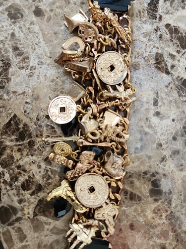 erickson beamon para target pulsera chapado en oro encanto cristal negro - Imagen 8 de 11