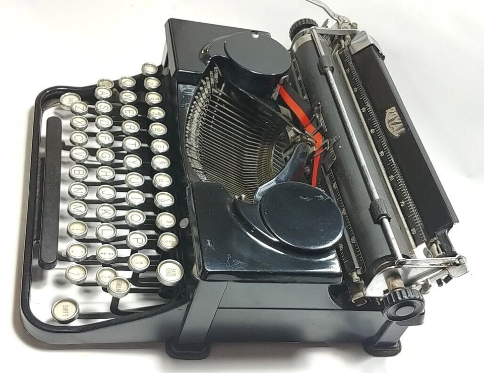 Antique ROYAL  Typewriter Black Portable "WORKS" - Image 2 of 4