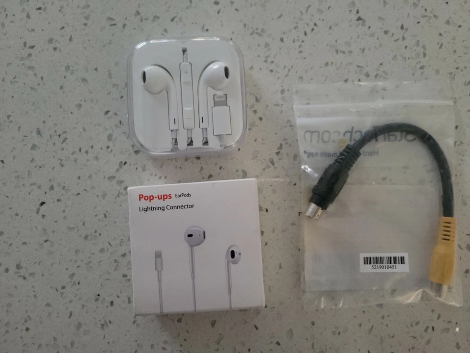 STARTECH.COM 6in/15cm S-Video to Composite video Adater cable & Pop-ups Lightnin - Image 3 of 4