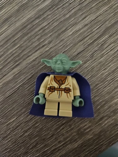 LEGO Yoda Minifigure