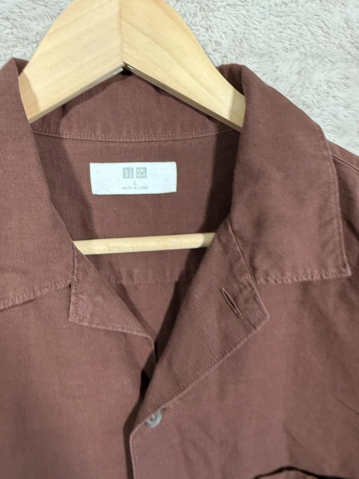 Camisa Uniqlo Para Hombres Grande Marrón Lino Algodón Manga Corta Cuello de Campamento Cubano Informal Foto 3 de 4