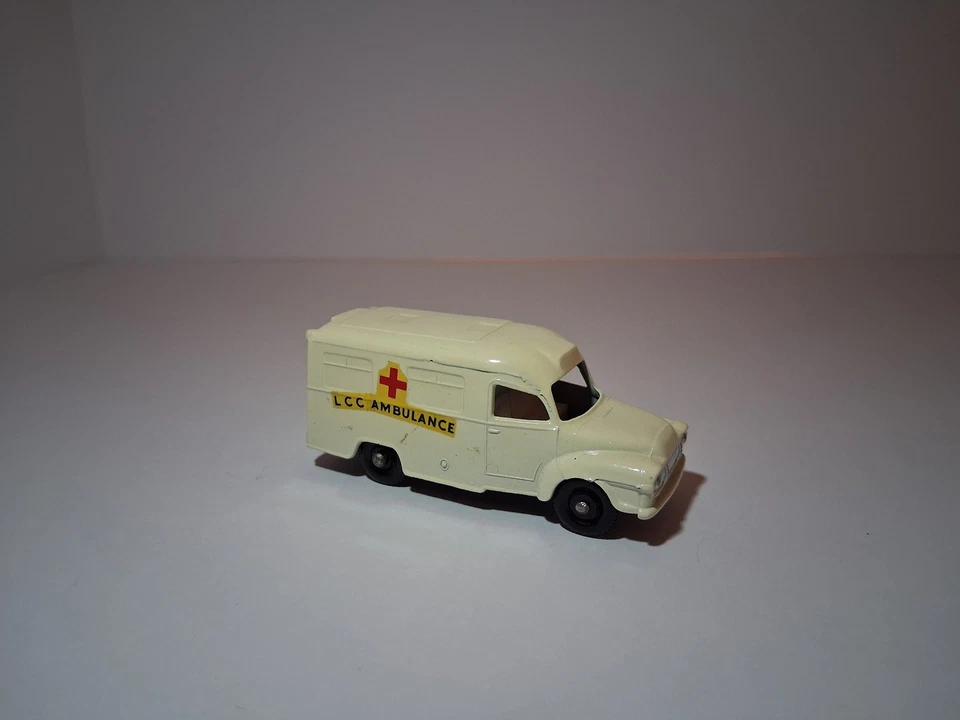 Ambulancia Lesney Matchbox No.14 Lomas - Juguete coleccionable fundido a presión de colección Foto 3 de 4