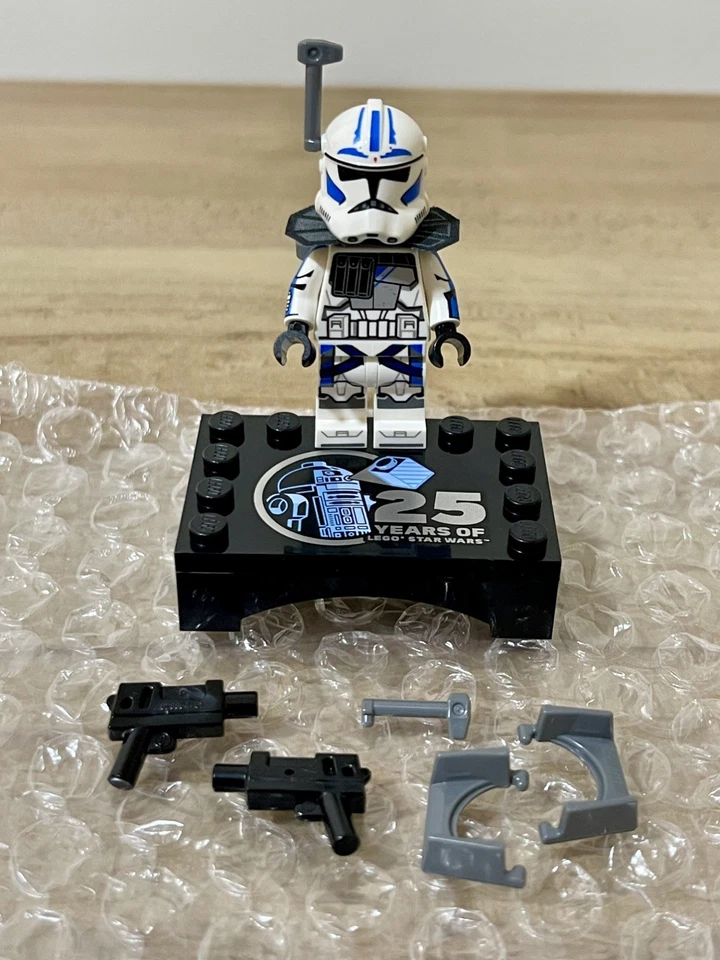 LEGO Star Wars ARC Clone Trooper Fives Minifigure 25th Anniversary 75387 - Image 2 of 4