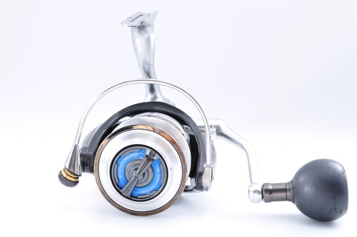 Daiwa 17 SALTIGA BJ 4000 Spinning Reel From Japan - Picture 6 of 11