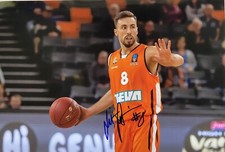 12) Ismet Akpinar signiert Basketball Gro&szlig;foto Unterschrift Autogramm signed