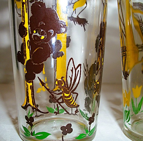 Vtg 2 Hazel Atlas Glasses Bears Honey Bees Wooden Shoe House Windmill Very Rare! - Picture 8 of 10