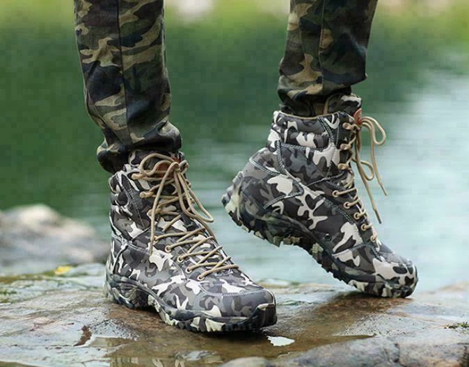 Army camo best sale boots