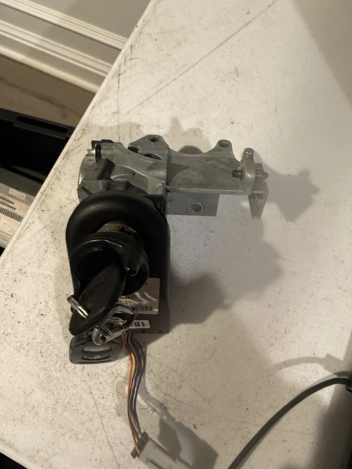 Interruptor de montaje de cilindro de bloqueo de encendido Cadillac CTS 2003-2007 CON LLAVE OEM Foto 2 de 4