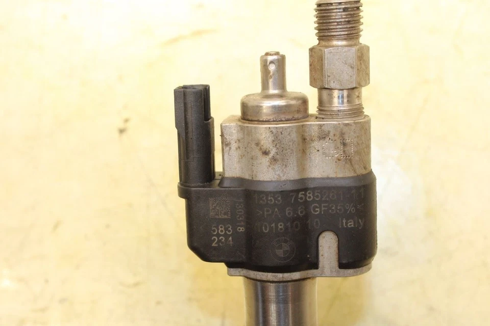 Оригинальная топливная форсунка высокого давления 2010-2012 BMW 750Li xDrive 4,4 л 13537585261 - Изображение 3 из 4