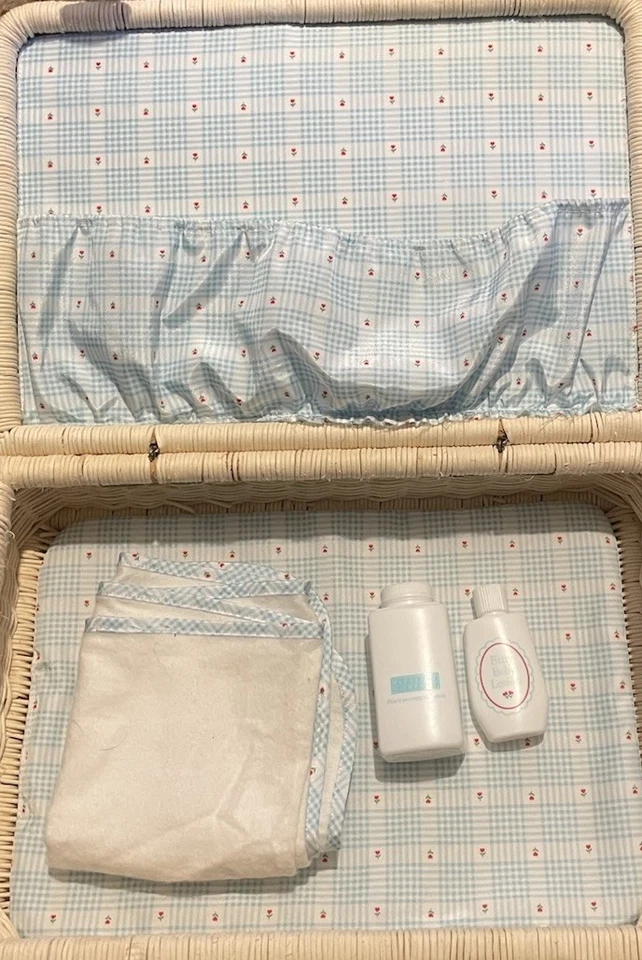 Maleta de mimbre American Girl Bitty Baby Doll de ratán Pleasant Company 1995 de colección Foto 2 de 4