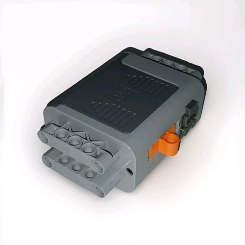LEGO 8881 Power Functions Battery Box, Takes 6AA Batteries - Picture 3 of 8