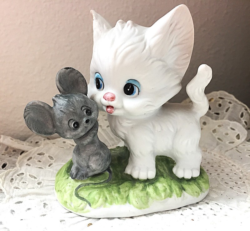 Vintage Lefton China Hand Painted Porcelain Kitten & Mouse Figurine