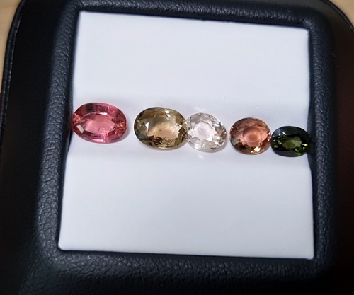 4.15Ct Set of 5 Natural Tourmaline gemstones, Oval cut, Afghanistan - Video 1 of 1