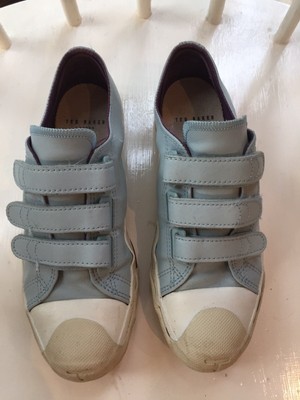 ladies trainers with velcro fastening