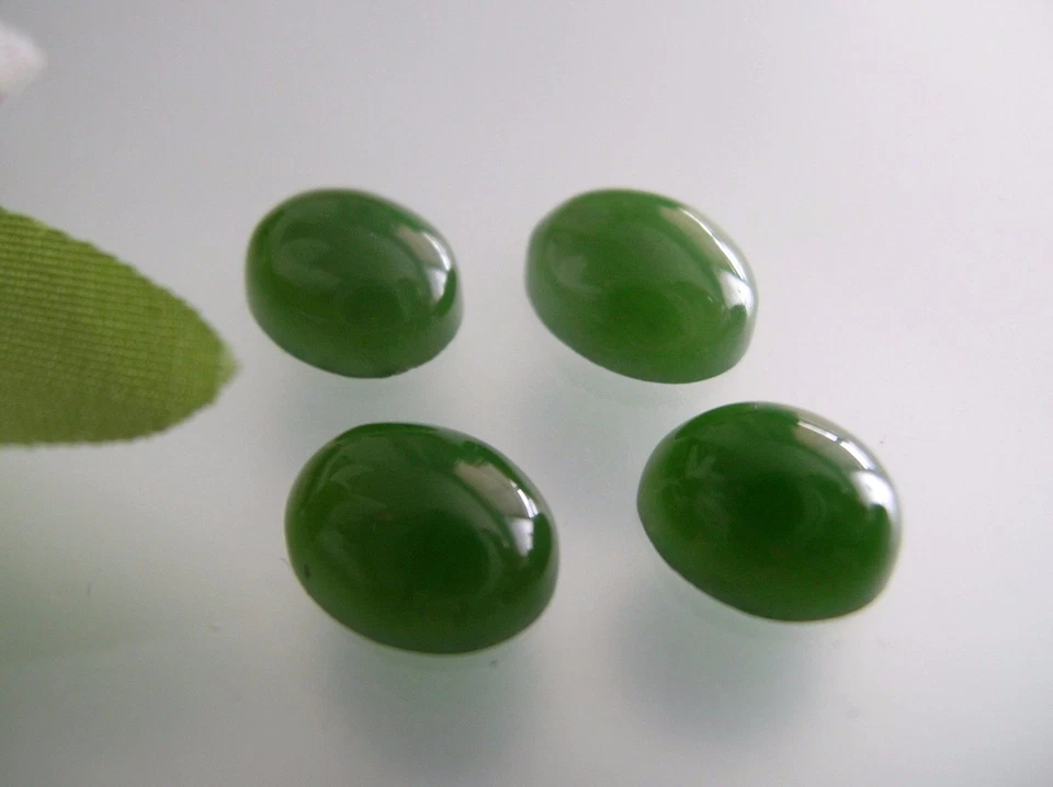 Vintage top quality natural Chinese Green Jade 8x10mm oval cabochon gemstones - Image 3 of 4