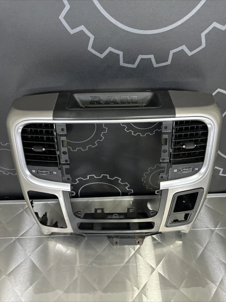 Dodge Ram 1500 2500 3500 2013-2018 radio tablero bisel ventilación central gris plata Foto 3 de 4