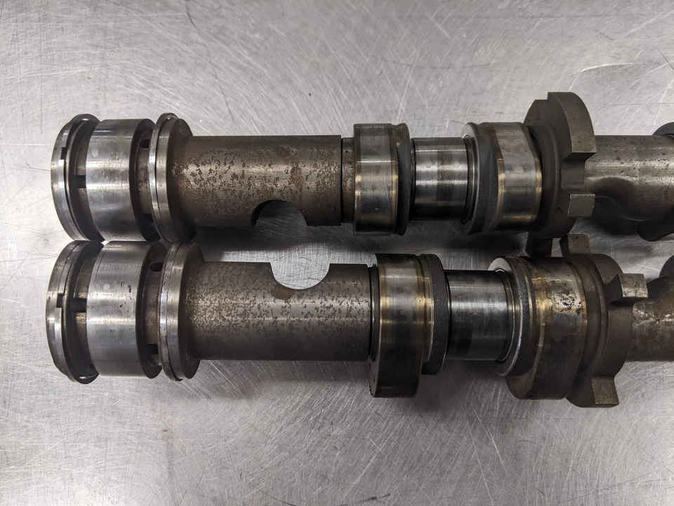 Комплект из пары левых распределительных валов для 05–06 Audi A6 Quattro 3.2 - Изображение 2 из 4