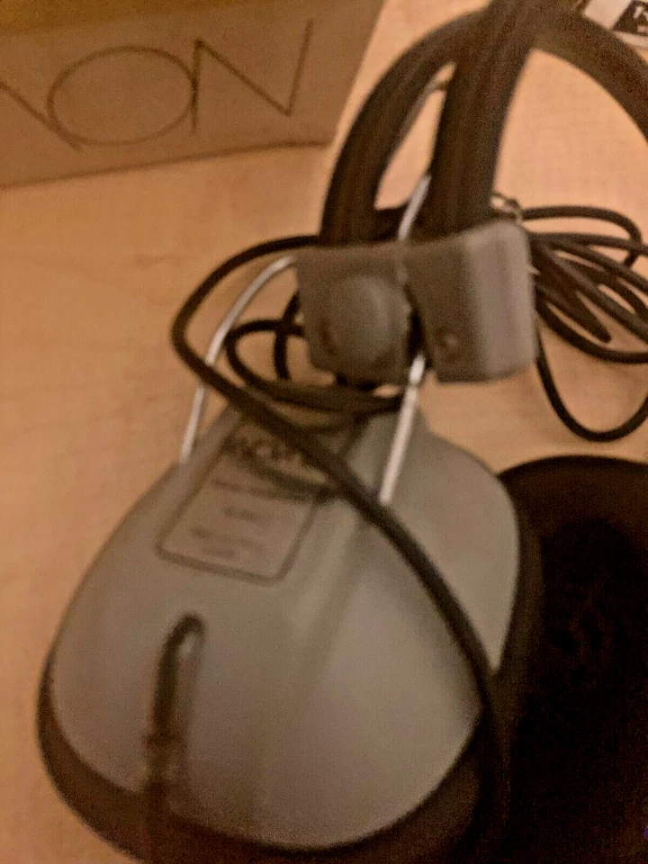 Nova-10 Stereo Headphones with box and manual - Left audio only - used - Image 2 of 3