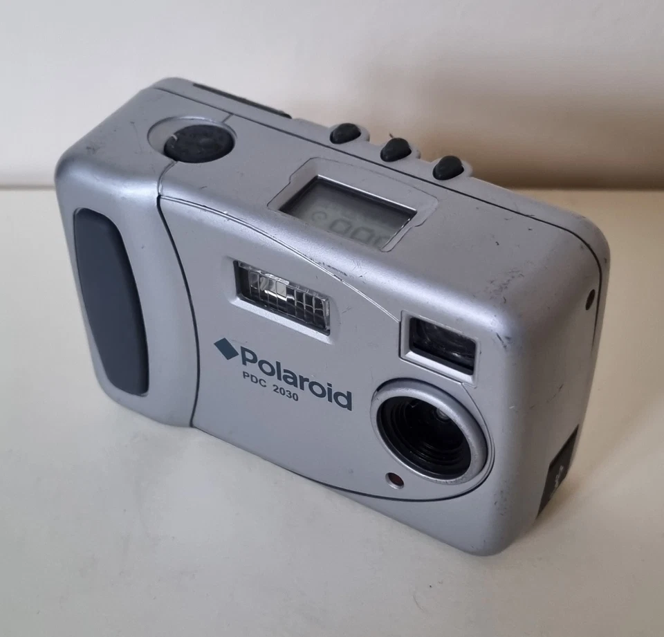 Polaroid PDC 2030 Compact Digital Camera 2.0MP - Distressed + Parts Only - Image 3 of 4