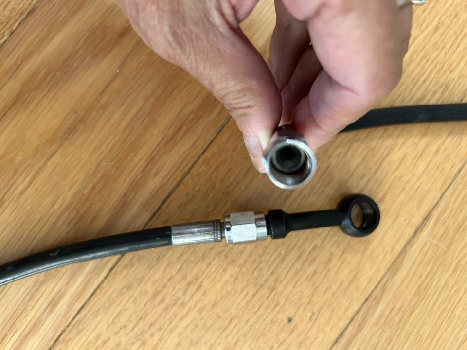 Manguera de embrague Harley Davidson Street Glide Foto 3 de 4