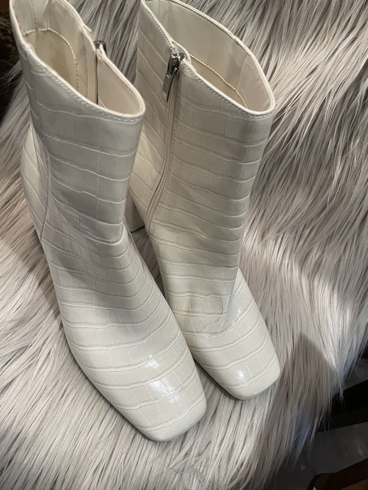 WHITE BOOTIES - image 1