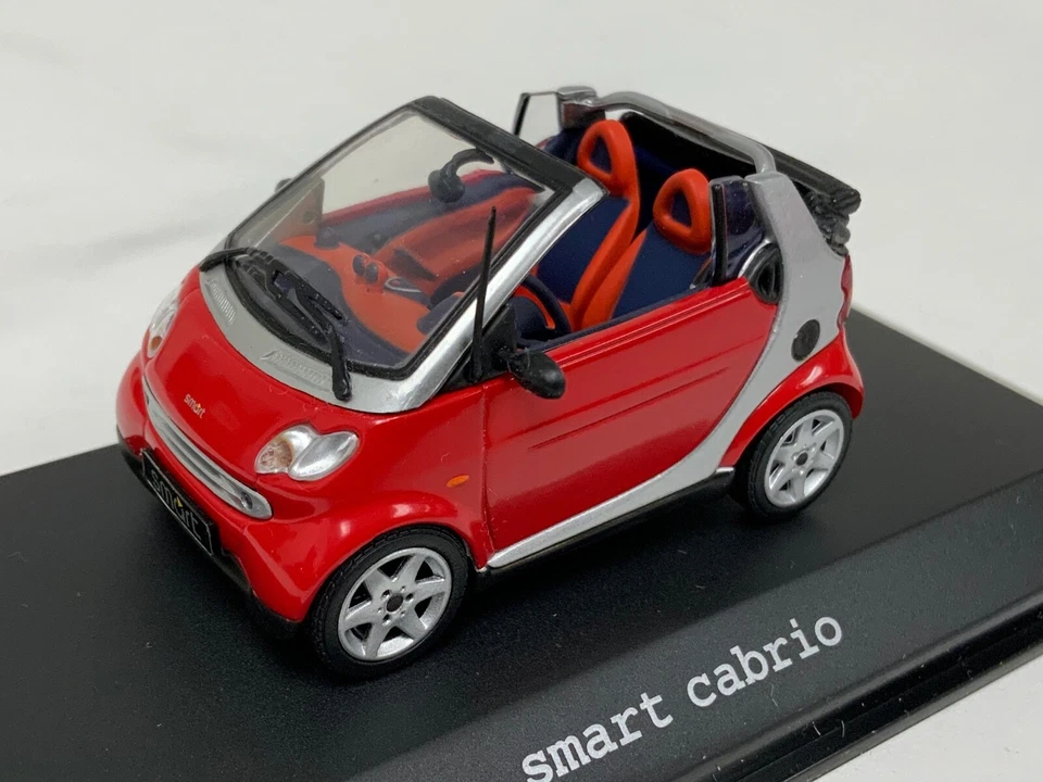 1/43 Minichamps Smart Cabriolet  Mercedes Interchangeable Body  Red dealer ed - Image 2 of 4