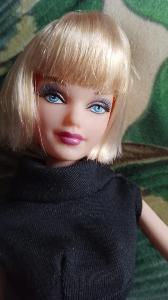 BARBIE MUSE No. 09 DIVA FACE BARBIE BASICS COLLECTION: 001 Non Jouée 2009 - Photo 2/4