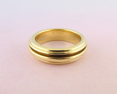 Vintage Piaget Possession 18K Yellow Gold Rotating Band Ring with Box