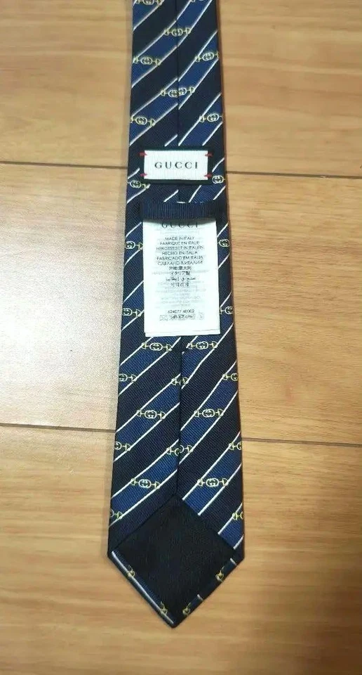 Gucci Neck Tie Skinny Navy White Stripe 100%Silk Italy unused mint gift F/S - Image 2 of 4