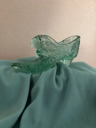 Fenton Daisy And Button Aquamarine Glass Shoe Figurine