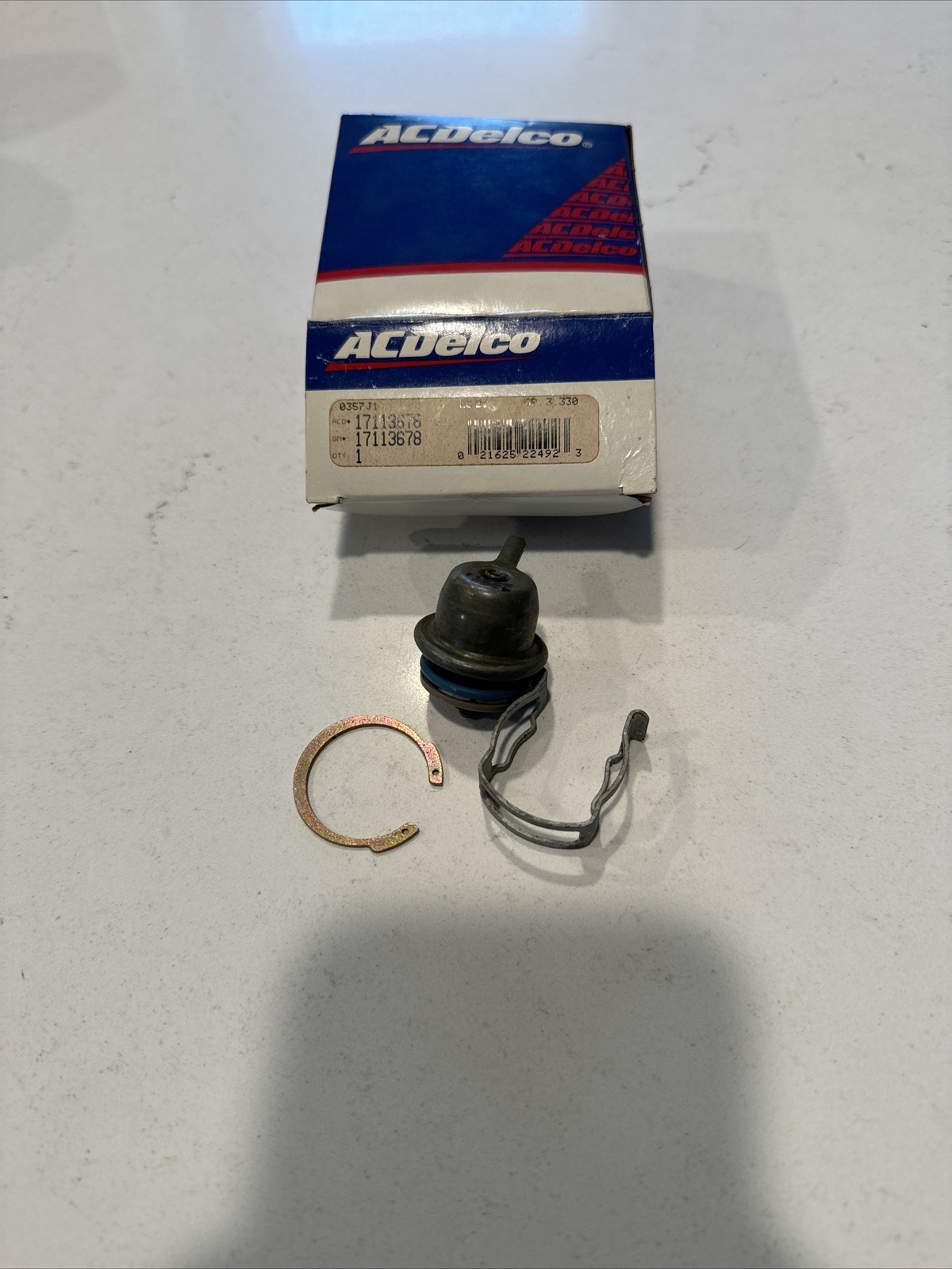 New GM 17113678/19245530 Fuel Pressure Regulator 199903 Silverado