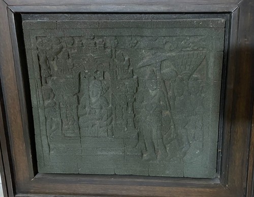 ANTIGUO FRAGMENTO DE TEMPLO DE PIEDRA TALLADA ESTILO JEMER CAMBOYA CON DEIDAD, GUARDIAS - Imagen 5 de 6