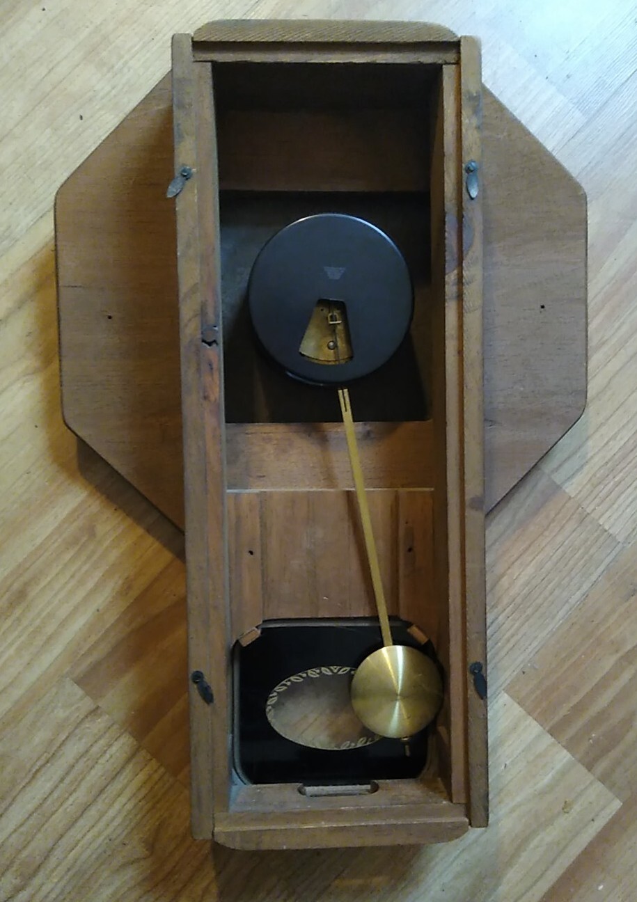 Working New England Clock Bristol Conn 18” X 13” Wood Wall Clock Floral