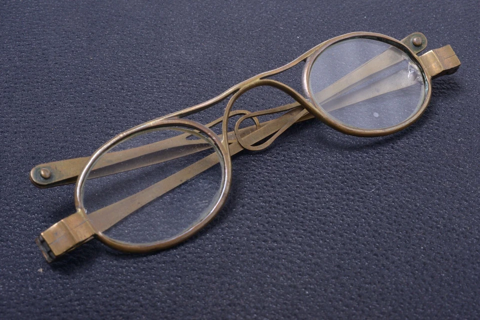 ✅ APLICACIÓN GAFAS LECTURA OVALADAS LATÓN ANTIGUO +-1800. +1,5 DIOPTRÍAS Foto 2 de 4