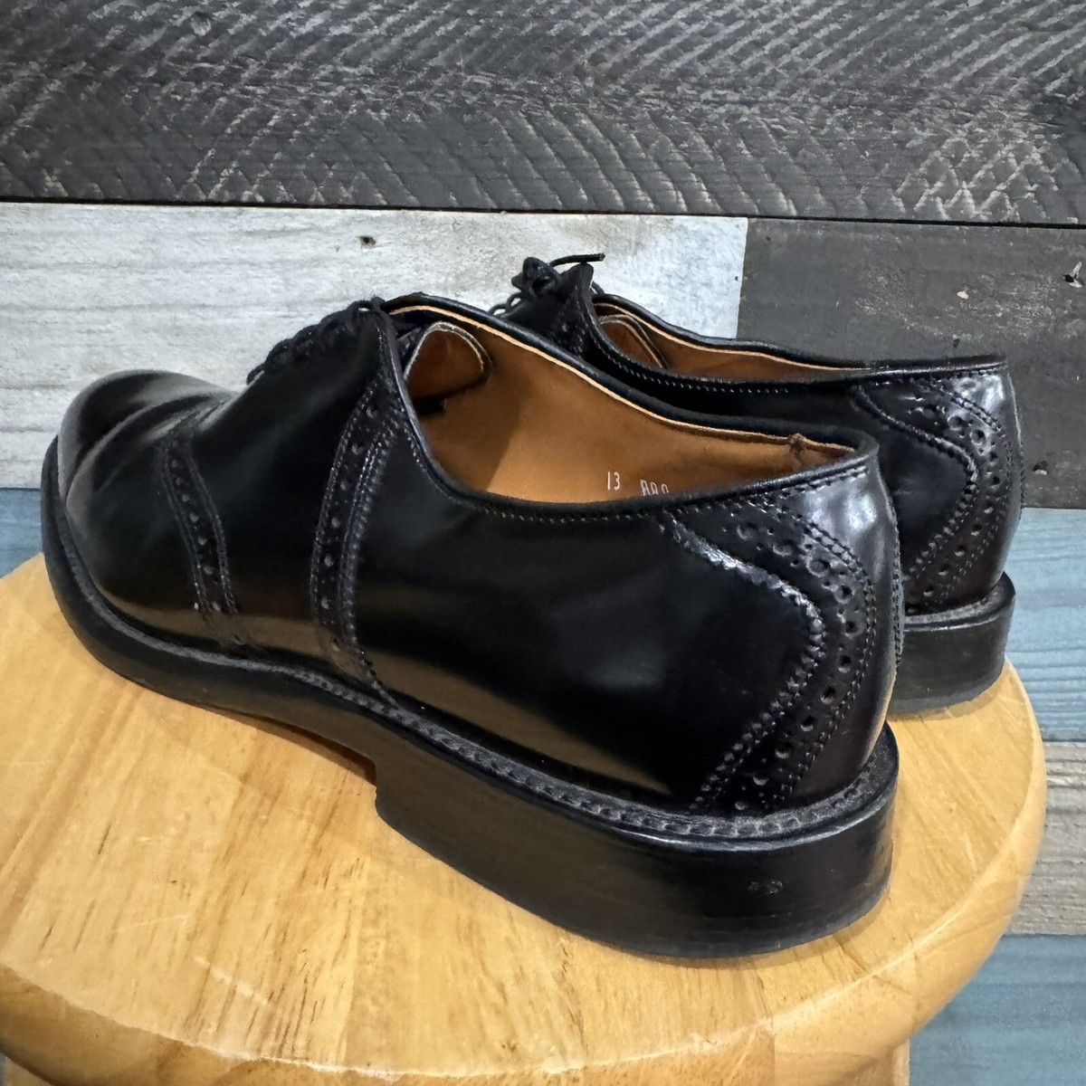 Allen Edmonds Men display picture 1