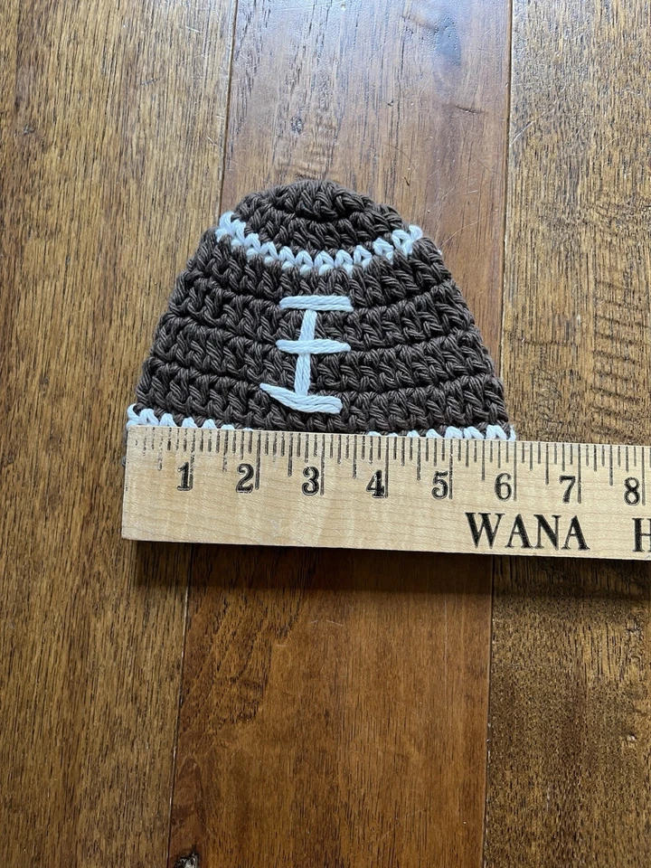 Sombrero de fútbol para bebé infantil hecho a mano de ganchillo casero Foto 4 de 4