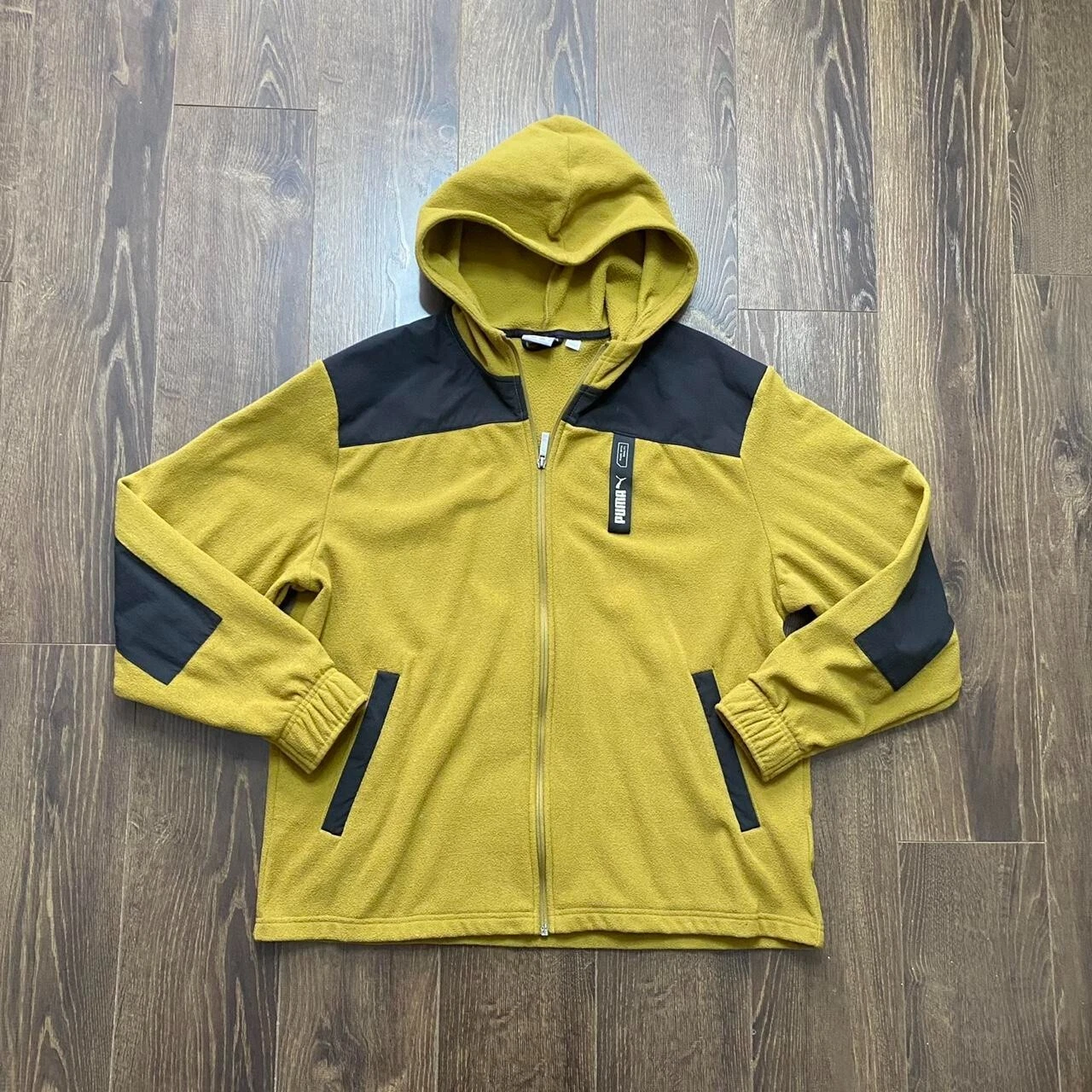 Puma athletic fleece type full zip sweater Size;M
Opens in a new window or tab