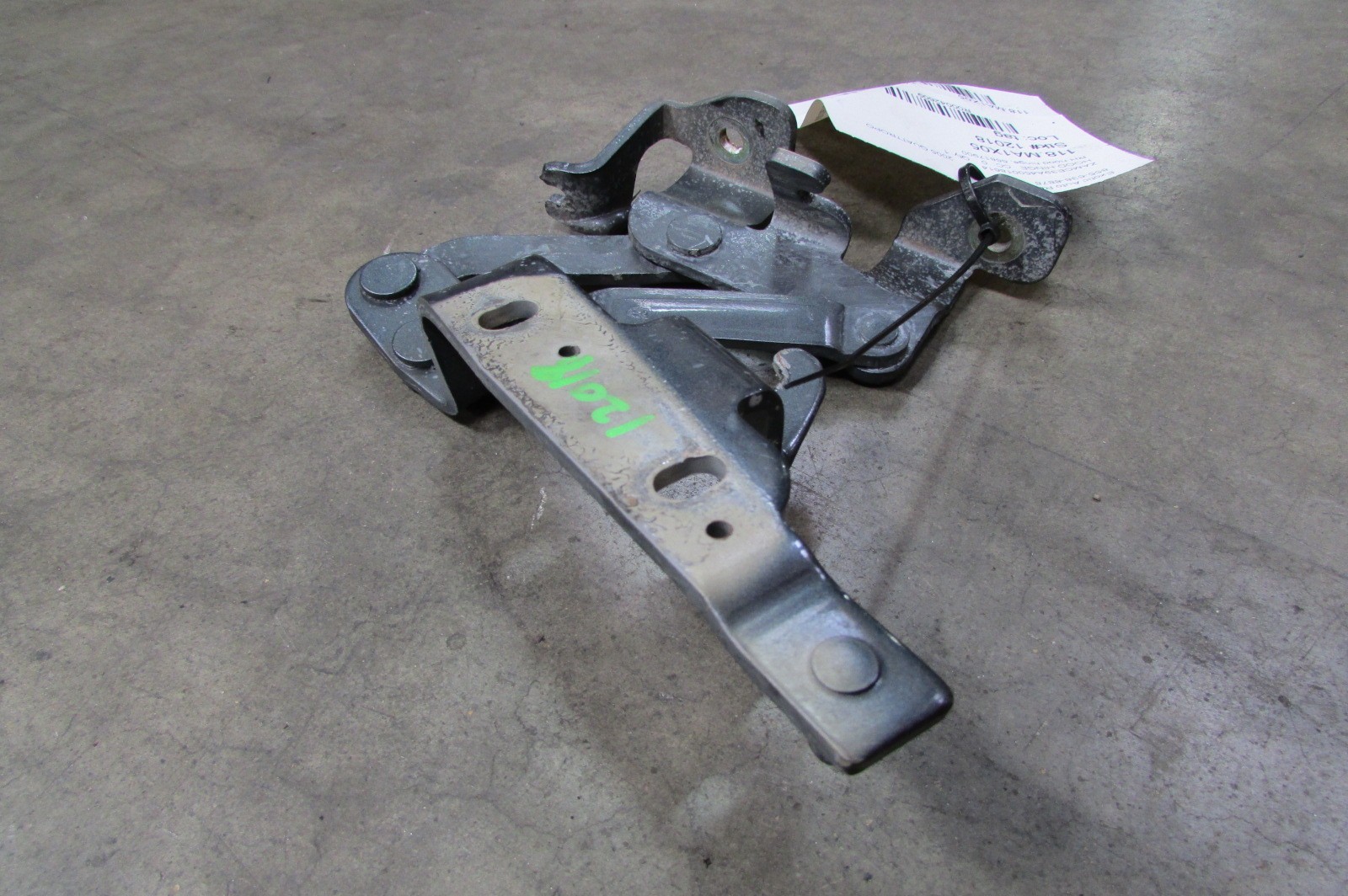Maserati Quattroporte, RH, Right Hood Hinge, Used, P/N 66817900