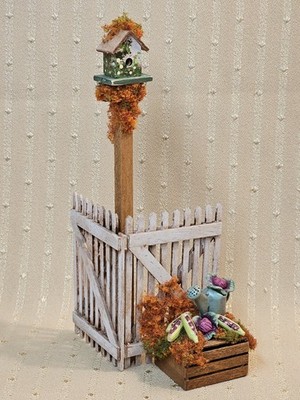 ARTISAN MADE FALL FENCE CORNER BIRD HOUSE SCENE FOR MINIATURE DOLLHOUSE YARD