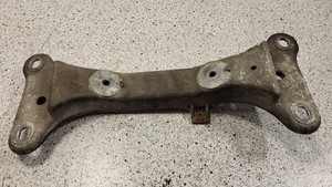 BMW E90 320d, Getriebeträger, 22316778058