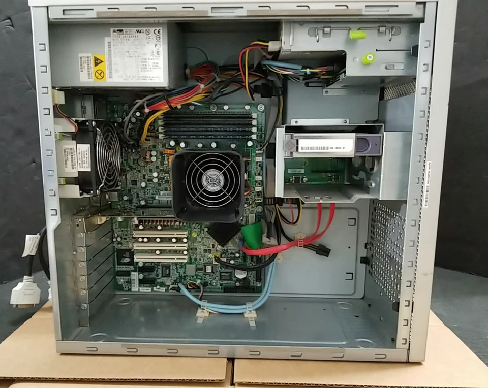 Sun Microsystems Ultra 20 AMD Opteron 148 2.2GHz, 2GB RAM, 80GB SATA HDD - Image 3 of 4