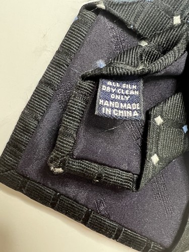 ROUNDTREE & YORKE 100% Silk Mens Necktie Navy Blue Geometric Tie - Picture 4 of 4