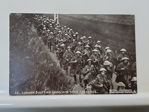 Vintage Postcard, London Scottish Going Into Their Trenches (10PQ)