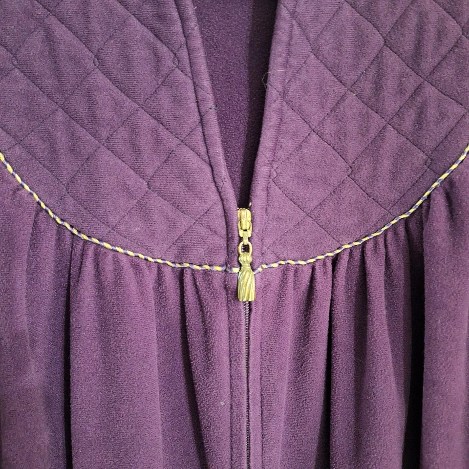 Vtg VANITY Fair Long Robe Nightgown Housedress Medium Purple Full Zip Quilted  - Image 3 of 4