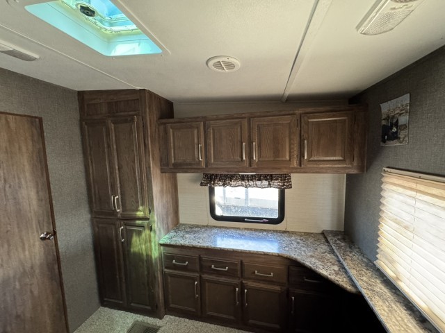 2015 Keystone Cougar 29 FLR Travel Trailer   Sleeps 6    