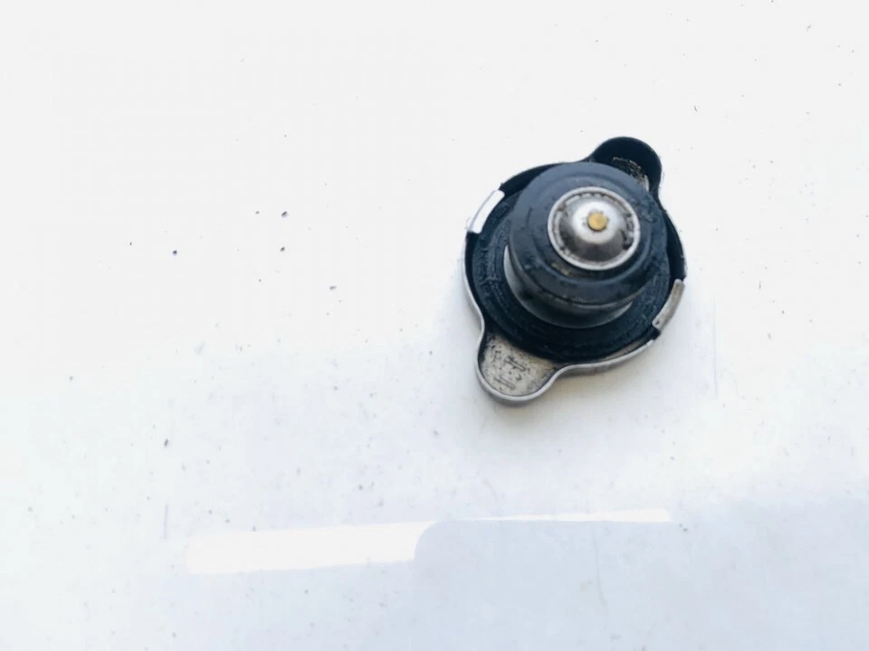 Vauxhall Omega 2002 Engine Coolant Expansion Tank Cap, Radiator Cap, R #1295269-26 - Image 2 of 4